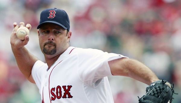 Tim Wakefield, who revived his career and Red Sox trophy case with  knuckleball, has died at 57