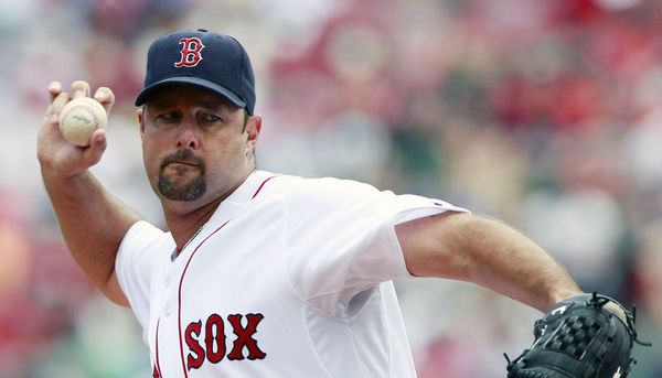 Tim Wakefield, who revived his career and Red Sox trophy case with knuckleball, has died at 57