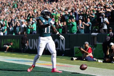 Jalen Hurts connects with A.J. Brown to give Eagles the lead