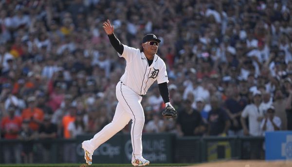 Miguel Cabrera had to borrow Spencer Torkelson's glove and signed it