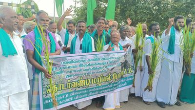 Farmers detained for rail roko bid in Nagapattinam against Karnataka government
