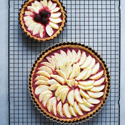 Sour cream, apple and blackberry tart recipe