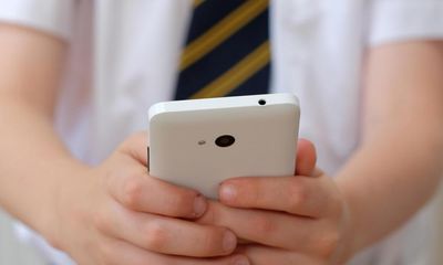 Gillian Keegan plans to ban mobile phones from English schools