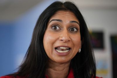 Jeremy Hunt distances himself from Suella Braverman after asylum speech backlash