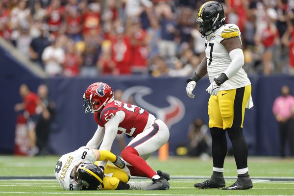 Steelers QB Kenny Pickett injures knee, out vs. Texans