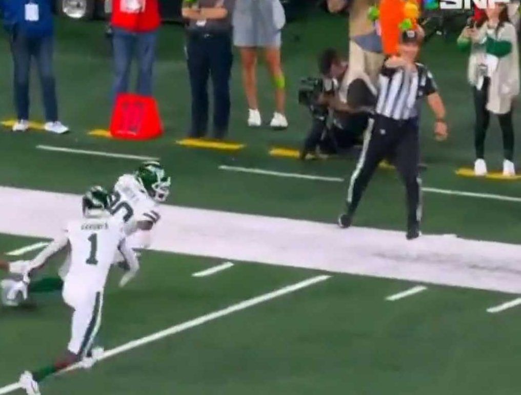 Referee Alex Kemp's weird holding call on Sauce Gardner may have