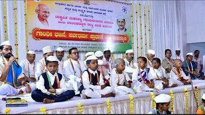 Bhajans, Shramadaan mark Gandhi Jayanti in the districts of Haveri, Gadag and Dharwad