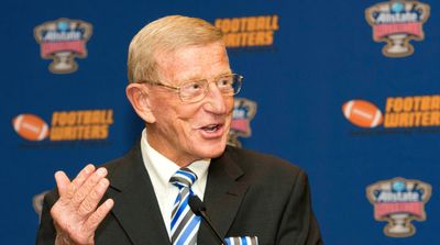 Lou Holtz Must Be Trolling Ohio State in His FWAA Super 16 Rankings
