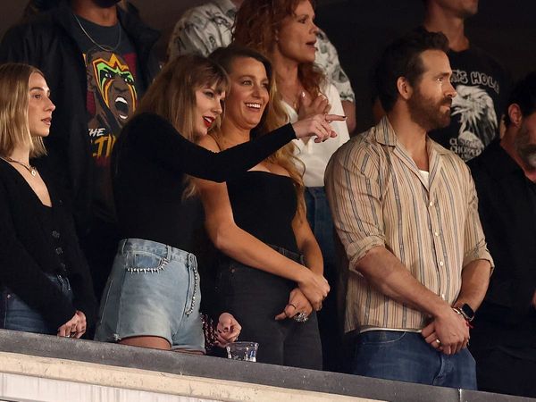 Taylor Swift wears Shania Twain shirt, leads fans to think it's