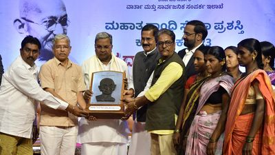 Siddaramaiah cautions people to be wary of ‘Godse worshipers’