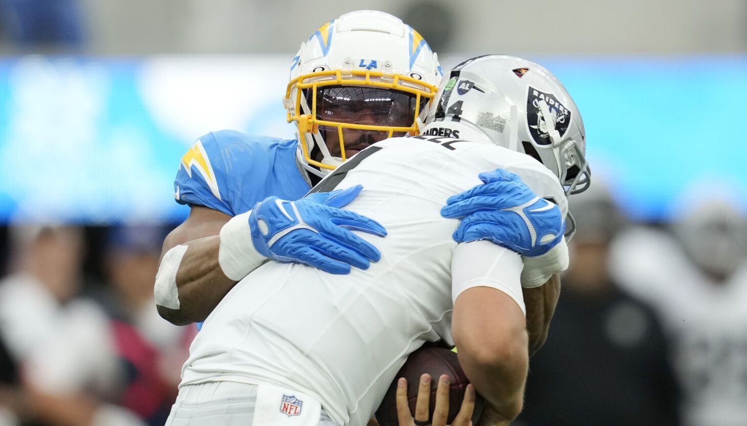 Khalil Mack sets the Chargers' sack record with 6 against the Raiders, his  former team, Pro National Sports