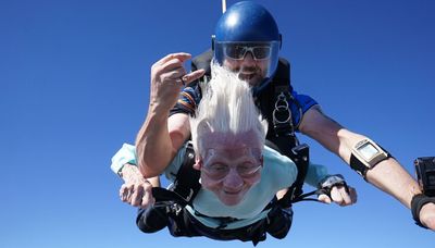 At age 104, skydiving Chicagoan sets world record