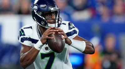 Geno Smith Exits Seahawks-Giants Game With Injury From Questionable Hit on Sideline