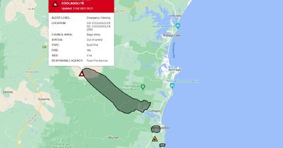 Bermagui residents told 'it is too late to leave' as Coolagolite bushfire approaches