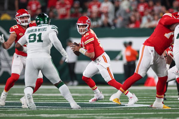 Taylor Swift watches Chiefs narrowly escape with win over Jets