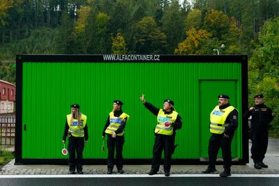 Czechs reintroduce random checks on the border with Slovakia to prevent illegal migration