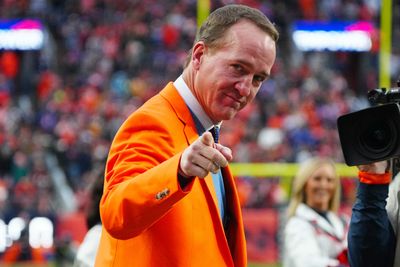 Peyton Manning defends Ron Rivera not going for 2-point conversion vs. Eagles