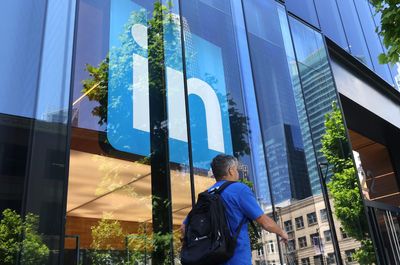 LinkedIn gave its recruiter platform an AI makeover