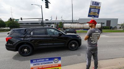 Detroit Faces Double Trouble As Casino Workers Threaten Strike Amid Auto Industry Disarray
