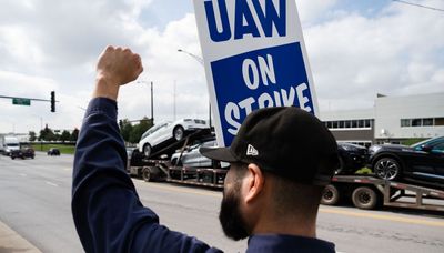 Ford lays off hundreds at Chicago Heights plant amid ongoing UAW strike