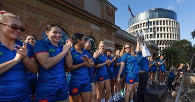 Knights supporters give women a reception they deserve