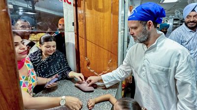 Congress leader Rahul Gandhi appears to be making subtle outreach to Sikhs at Golden Temple in Amritsar