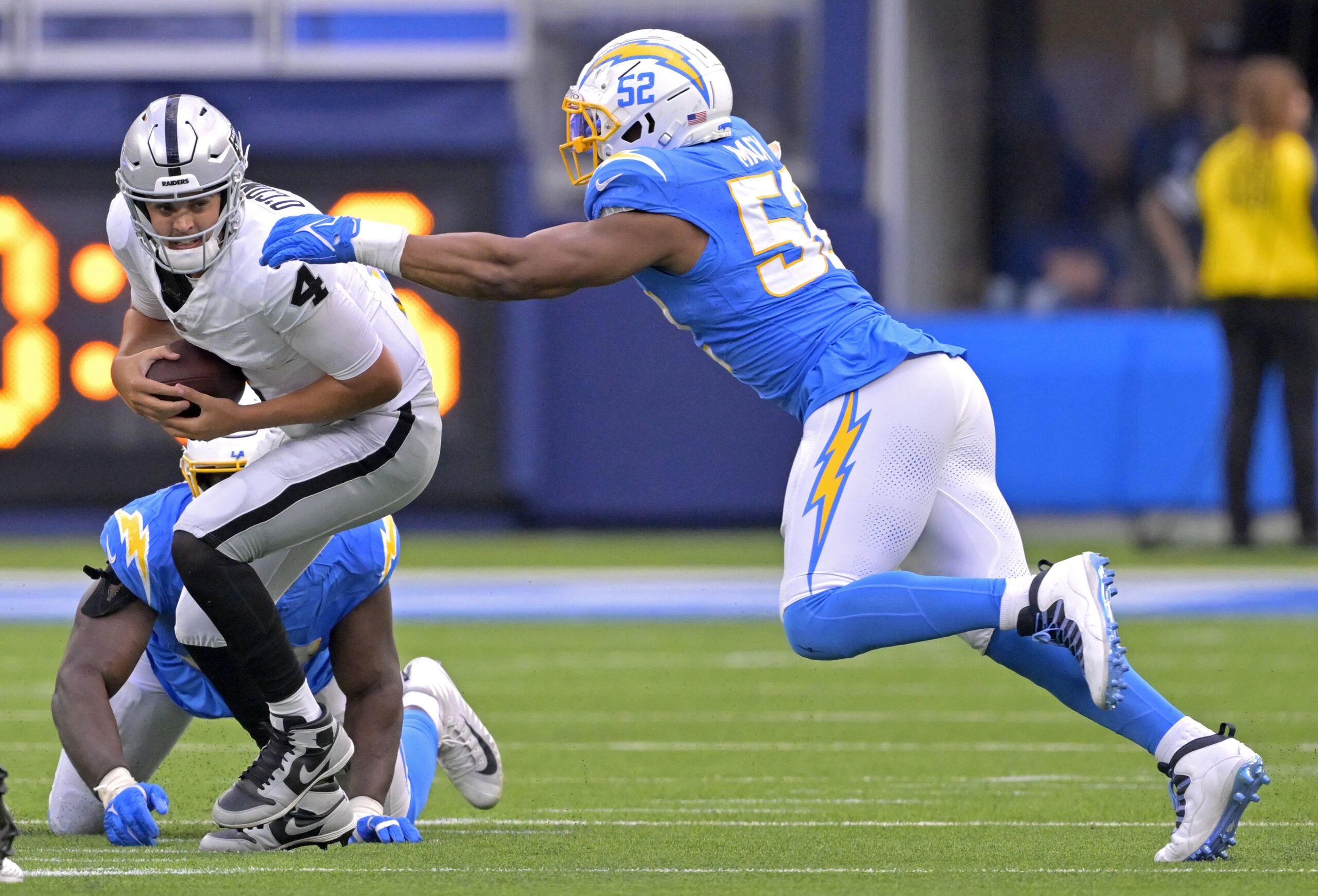 Raiders get good grades in 24-17 win over the Chargers