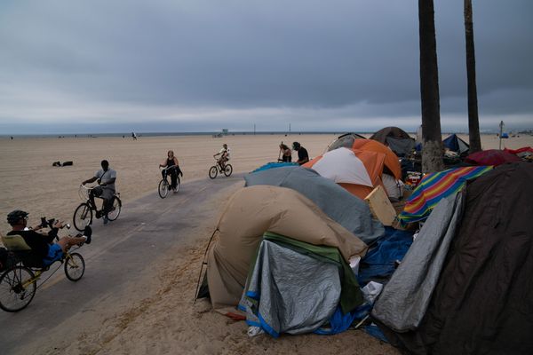 Inside the power struggle between California politicians and judges on homelessness