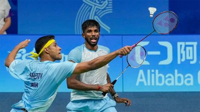 Asian Games: Satwiksairaj-Chirag secure quarterfinal berth; Sindhu, Prannoy in last eight; Srikanth out