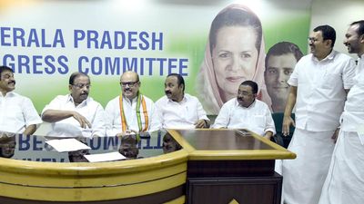 Congress PAC meets to finalise Lok Sabha election strategy in State