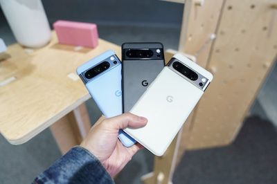 Hands-on With the Pixel 8 and Pixel 8 Pro, Google’s Most Feature-Packed Phones Yet