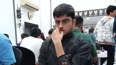 Lower rated Piyush in joint-lead