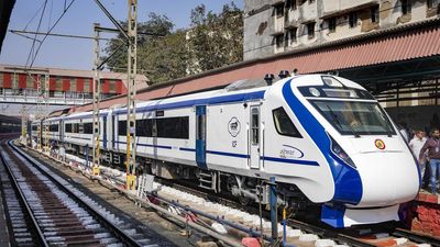 Southern Railway plans to deploy single crew in Vande Bharat, Tejas