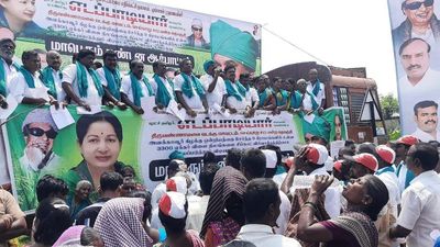 AIADMK cadre protest over land acquisition for SIPCOT project near Cheyyar town