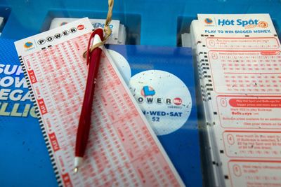 The 3 big mistakes financial advisors say that the $1.2 billion Powerball winner should never make