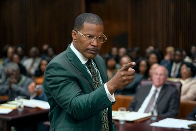 Movie Review: Jamie Foxx leads a crowd-pleasing courtroom drama in ‘The Burial’