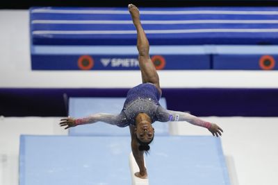 Simone Biles leads U.S. to a record 7th straight team title at world championships