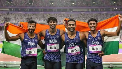 Relays: Women give Bahrain run for their money; men lead from the front for gold