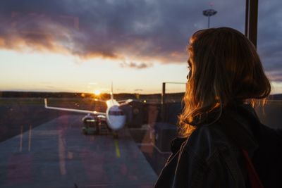 She was bracing for her boyfriend's anger. Then a stranger stepped in