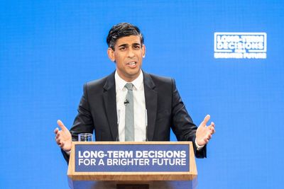 Rishi Sunak squirms as he's confronted with 'hurricane of migrants' comments