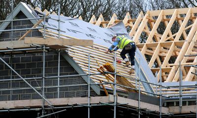 UK construction dives amid housebuilding slump and HS2 pause