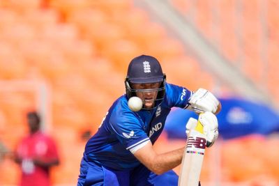 Joe Root leads England to 282 for nine in World Cup opener against New Zealand