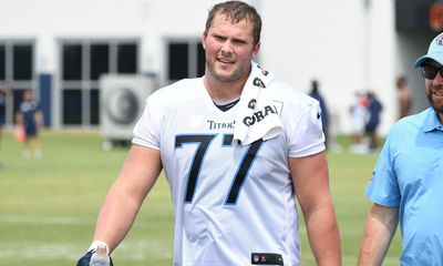 Titans’ Peter Skoronski reacts to awkward photo used on his trading cards