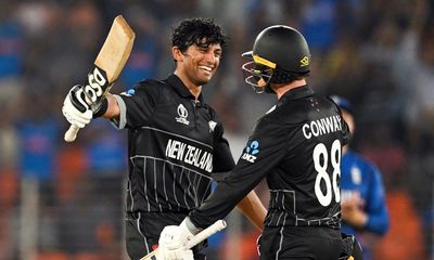 New Zealand crush England in World Cup opener after explosive run chase