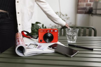 Leica’s Expensive Sofort 2 Instant Camera Combines the Best of Digital and Film