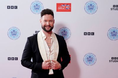 'Dancing On My Own' singer Calum Scott says he'll perform for Phillies if they win the World Series