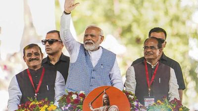 Modi accuses Congress of looting the resources of tribals