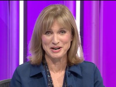 Fiona Bruce presents Question Time with arm in sling after falling off horse