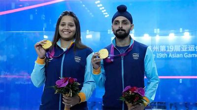 Playing the anchor, Dipika provides calming influence to Harinder's frayed nerves for gold