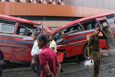 Heavy rain and floods kill 6 people in Sri Lanka and force schools to close